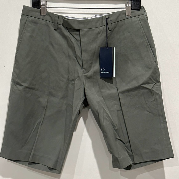 Fred Perry Plain City Chino Shorts In Drizzle Size 32 - Picture 1 of 3